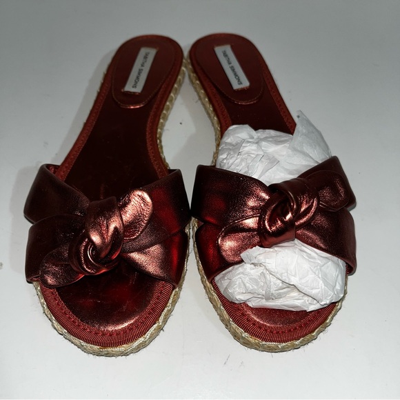 Tabitha Simmons 
HELI PEACH METALLIC NAPPA by Size: 36.5 $400 offers accepted - Picture 4 of 8